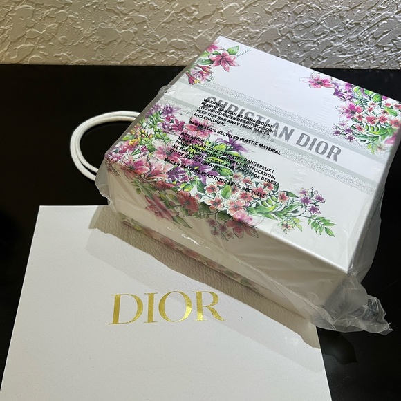 CHRISTIAN DIOR GIFT BOX NWT & DIOR SHOP BAG - Picture 3 of 10